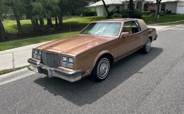 Buick-Riviera-1982-Coupe-34