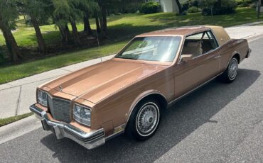 Buick-Riviera-1982-Coupe-36