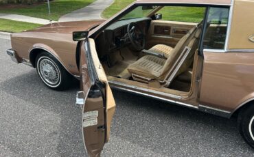 Buick-Riviera-1982-Coupe-6