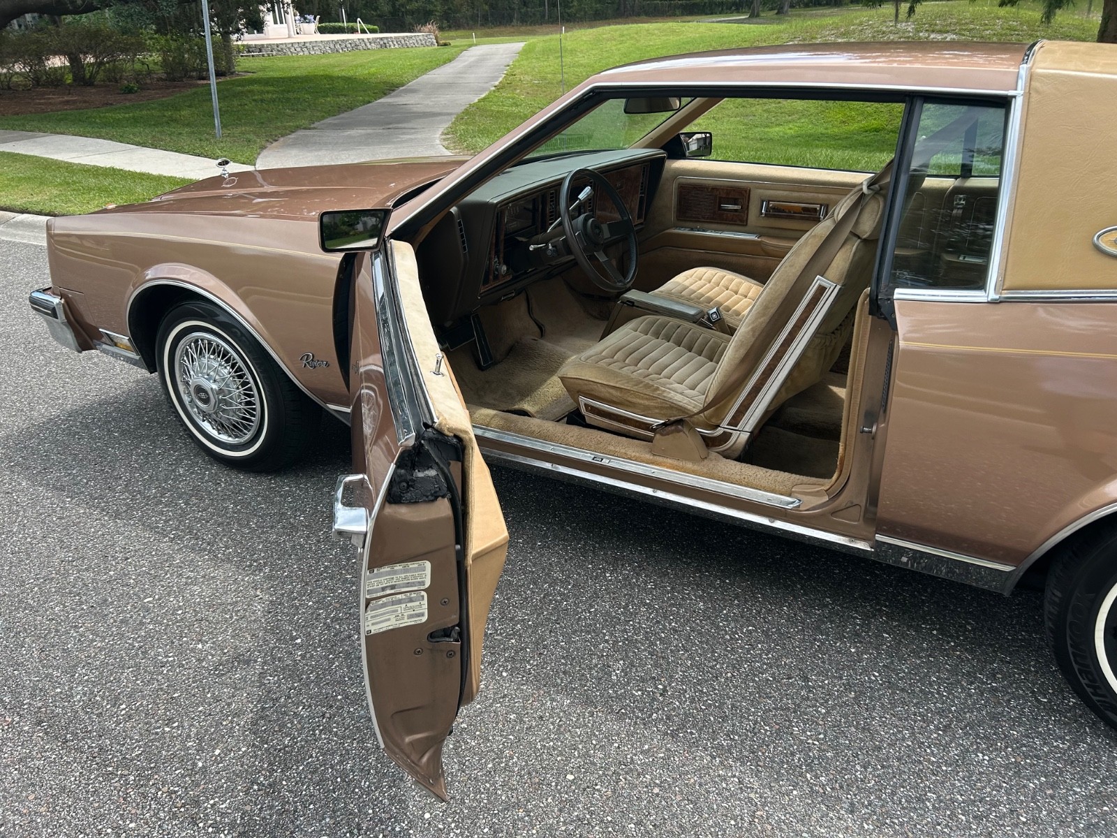 Buick-Riviera-1982-Coupe-6