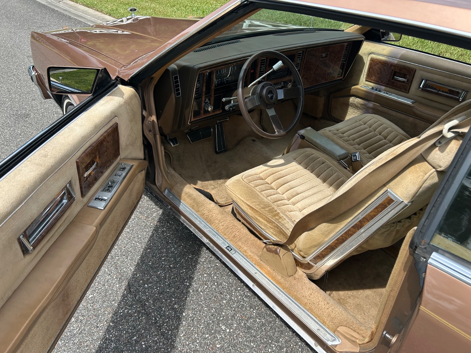 Buick-Riviera-1982-Coupe-7