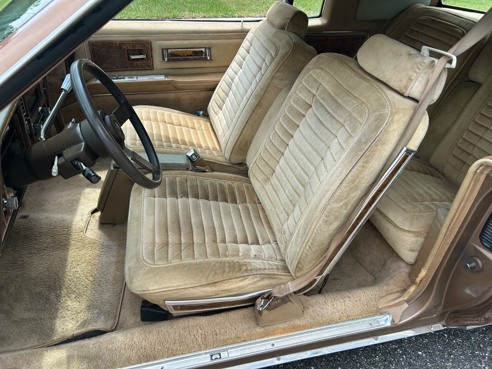Buick-Riviera-1982-Coupe-8