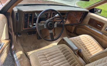 Buick-Riviera-1982-Coupe-9