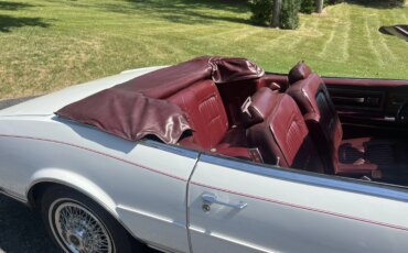 Buick-Riviera-convertible-1984-White-Burgundy-2