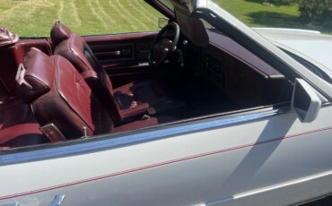 Buick-Riviera-convertible-1984-White-Burgundy-4