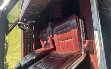 Buick-Riviera-convertible-1984-White-Burgundy-5