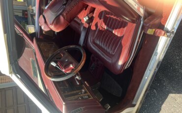 Buick-Riviera-convertible-1984-White-Burgundy-8