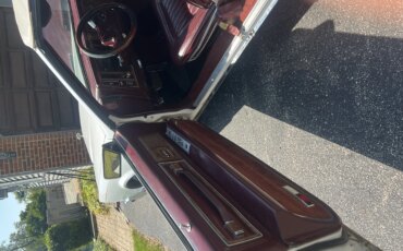 Buick-Riviera-convertible-1984-White-Burgundy-9