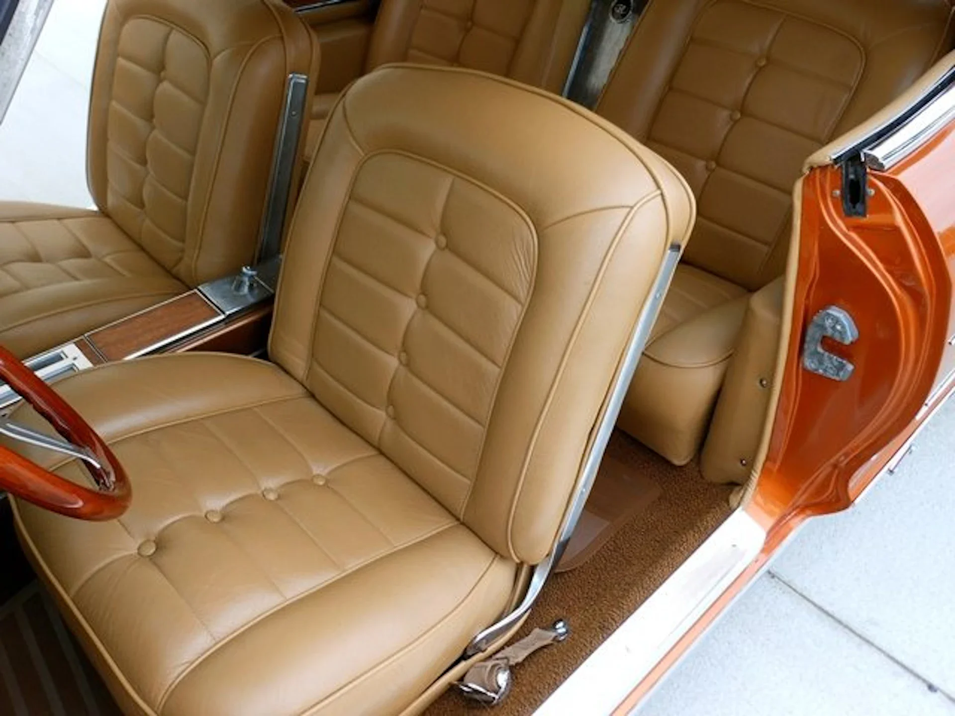 Buick-Riviera-coupe-1964-Orange-Tan-13
