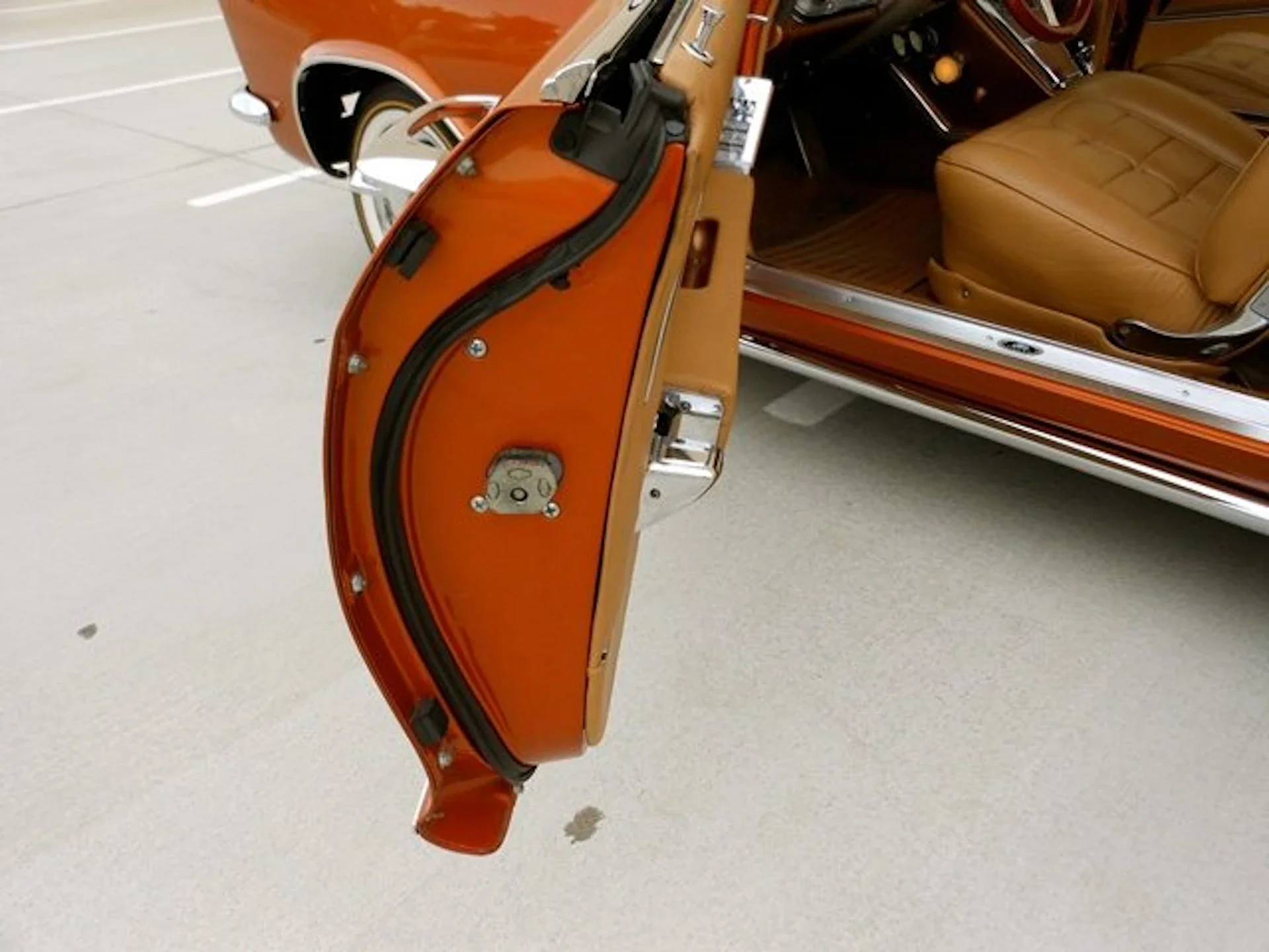 Buick-Riviera-coupe-1964-Orange-Tan-16