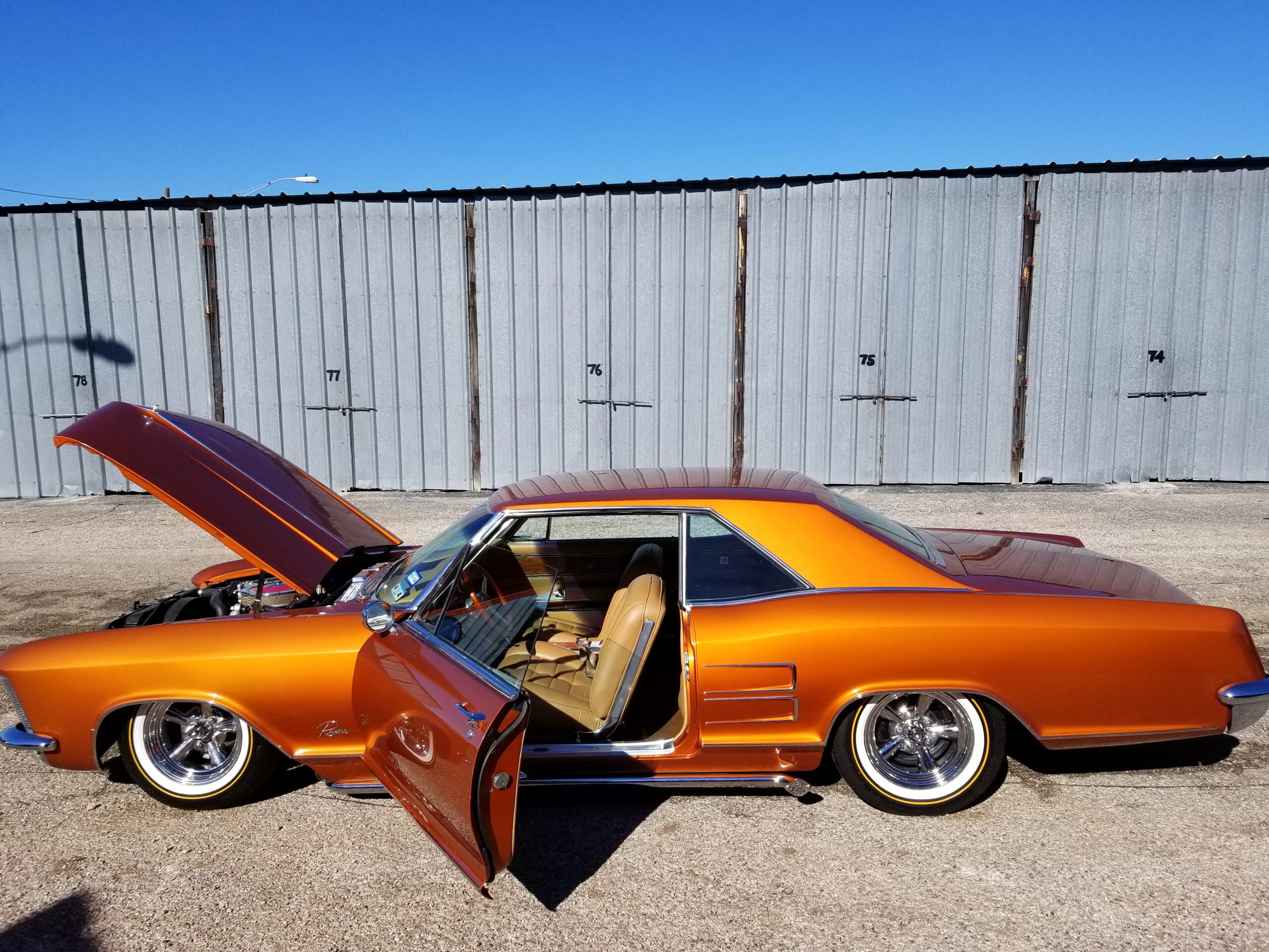 Buick-Riviera-coupe-1964-Orange-Tan-22