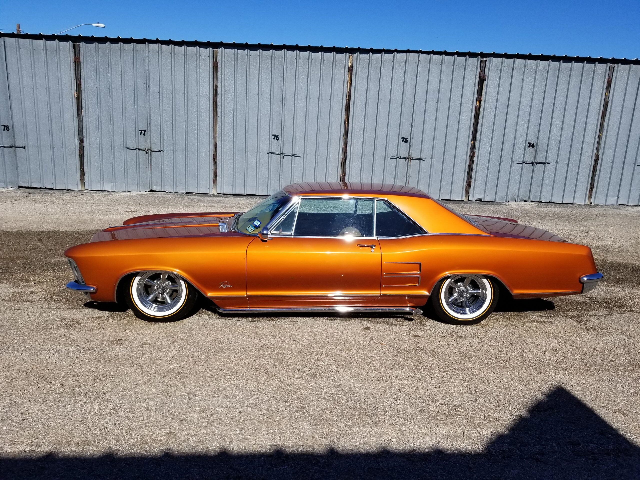 Buick-Riviera-coupe-1964-Orange-Tan-23