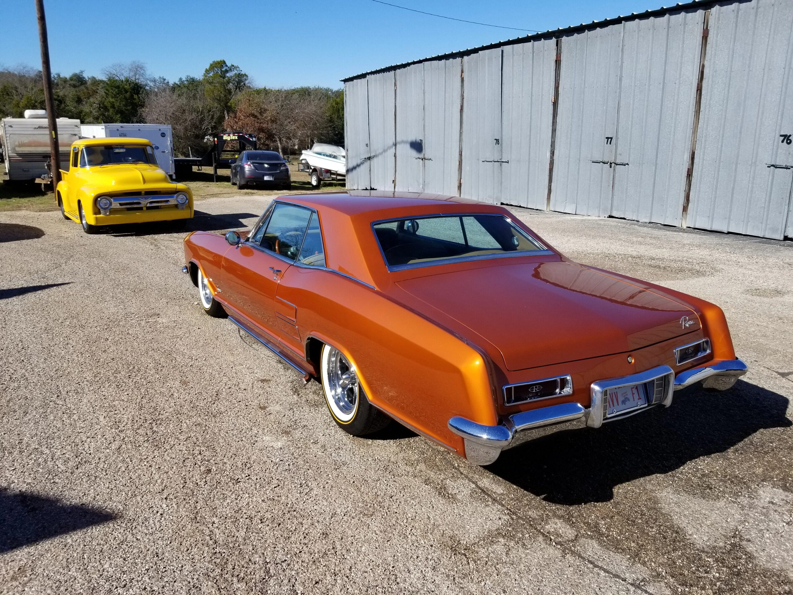 Buick-Riviera-coupe-1964-Orange-Tan-24