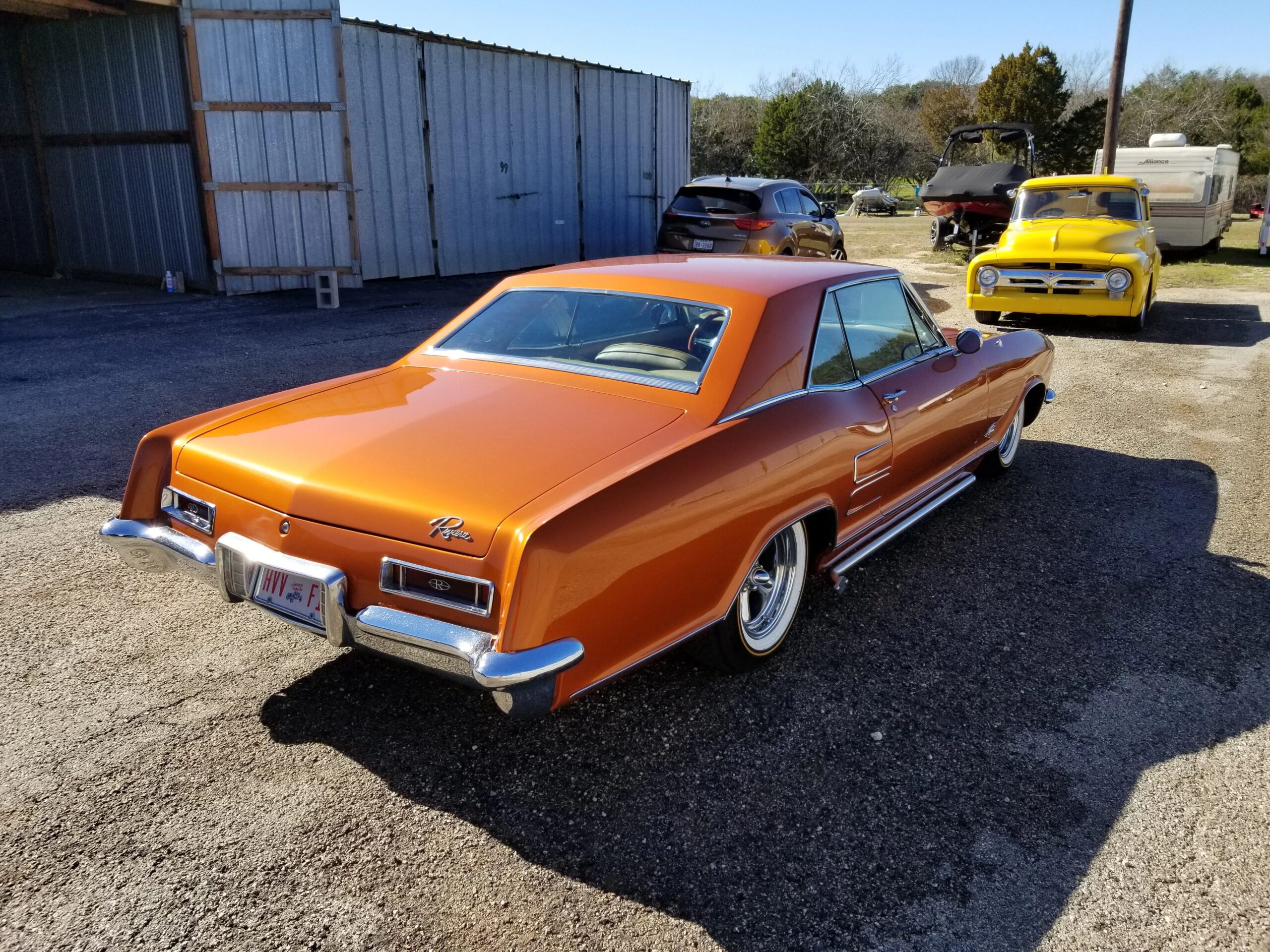 Buick-Riviera-coupe-1964-Orange-Tan-25
