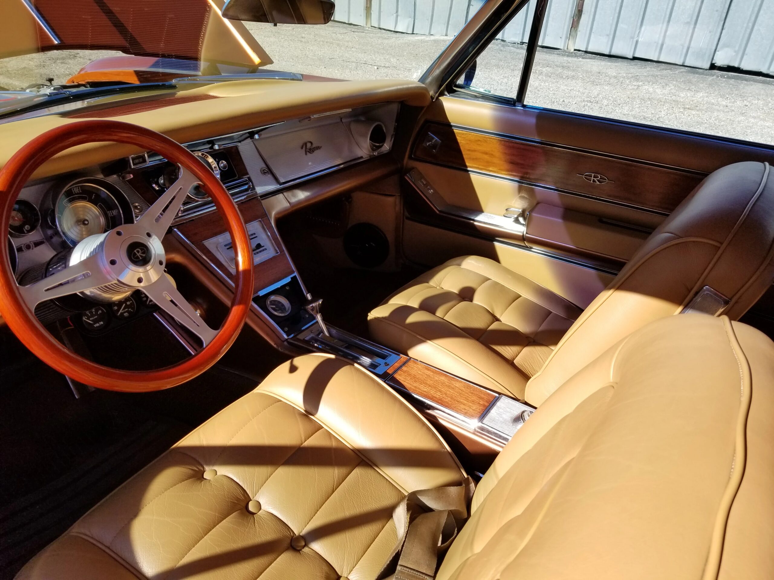 Buick-Riviera-coupe-1964-Orange-Tan-27