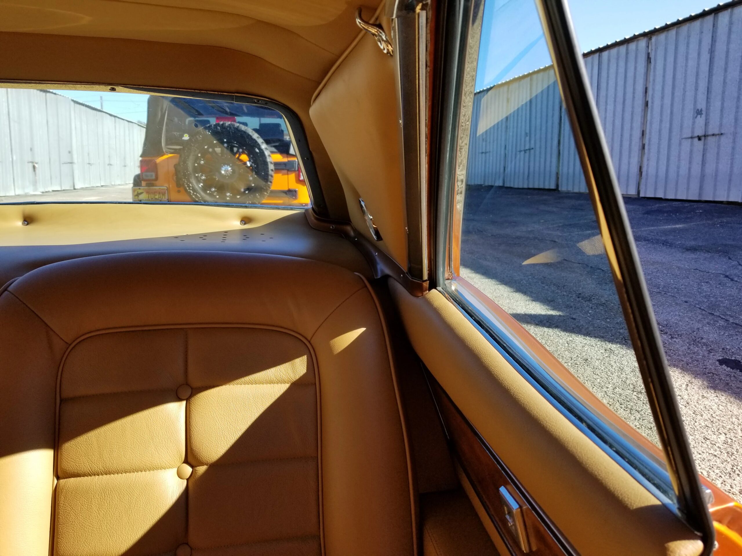 Buick-Riviera-coupe-1964-Orange-Tan-29