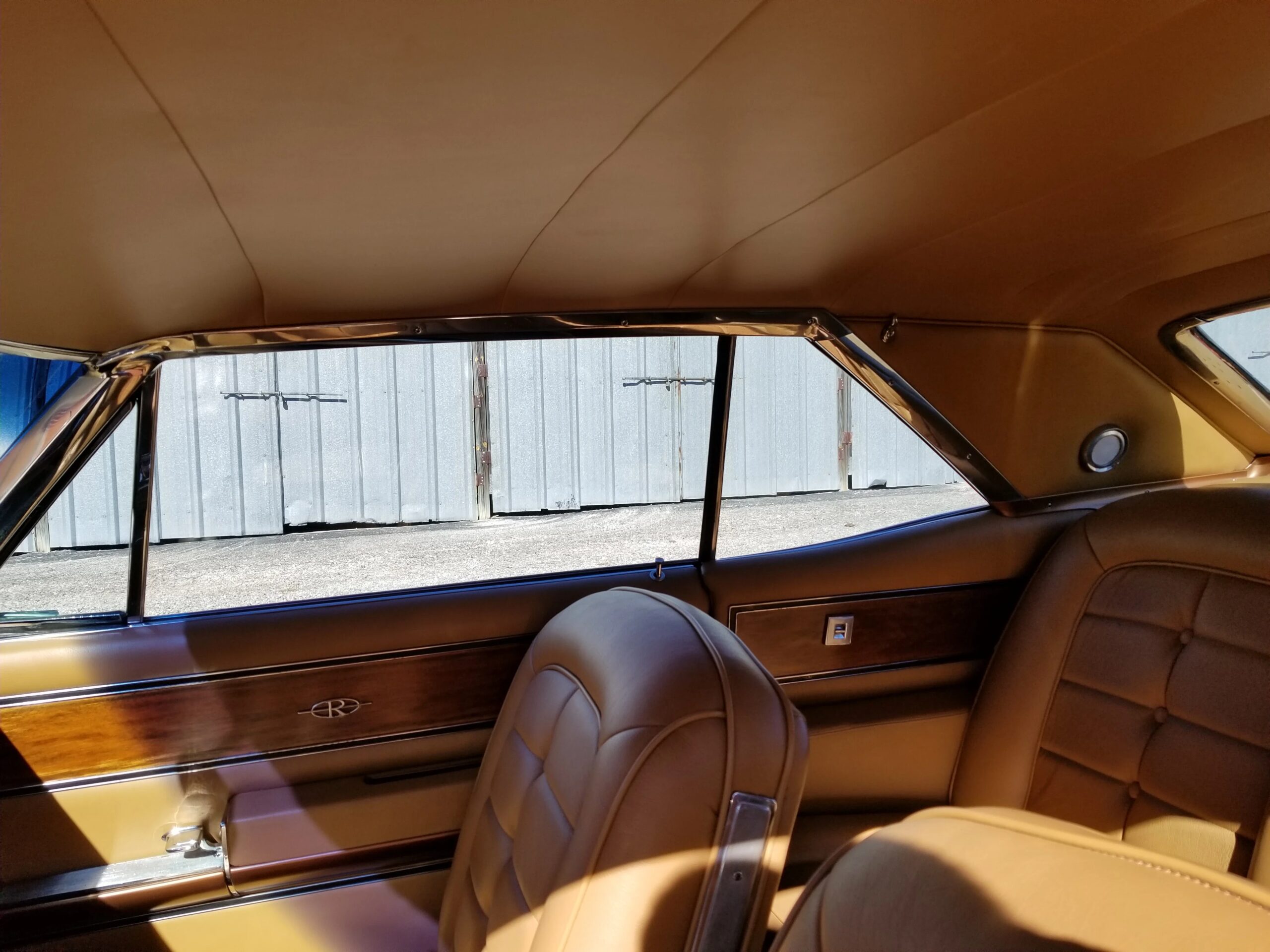 Buick-Riviera-coupe-1964-Orange-Tan-30