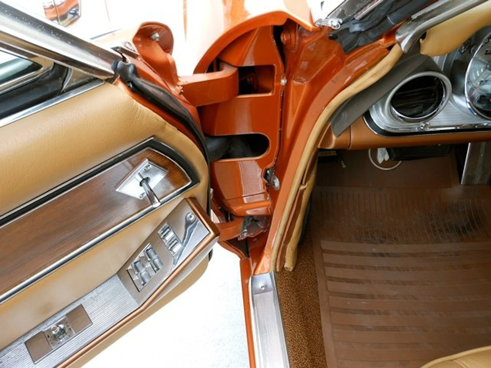 Buick-Riviera-coupe-1964-Orange-Tan-7