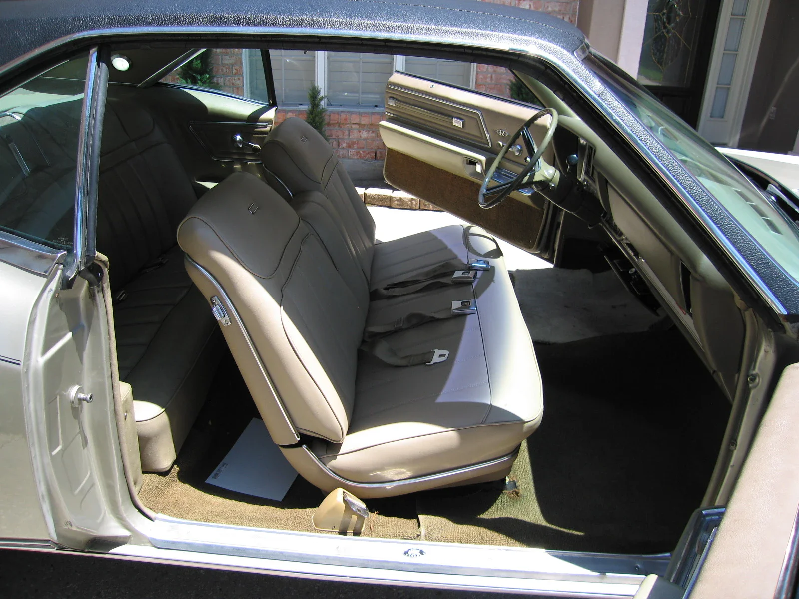 Buick-Riviera-coupe-1968-Tan-Tan-17