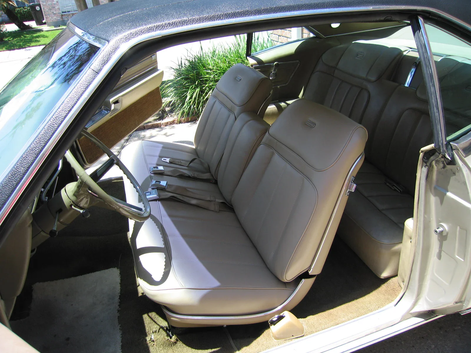 Buick-Riviera-coupe-1968-Tan-Tan-18