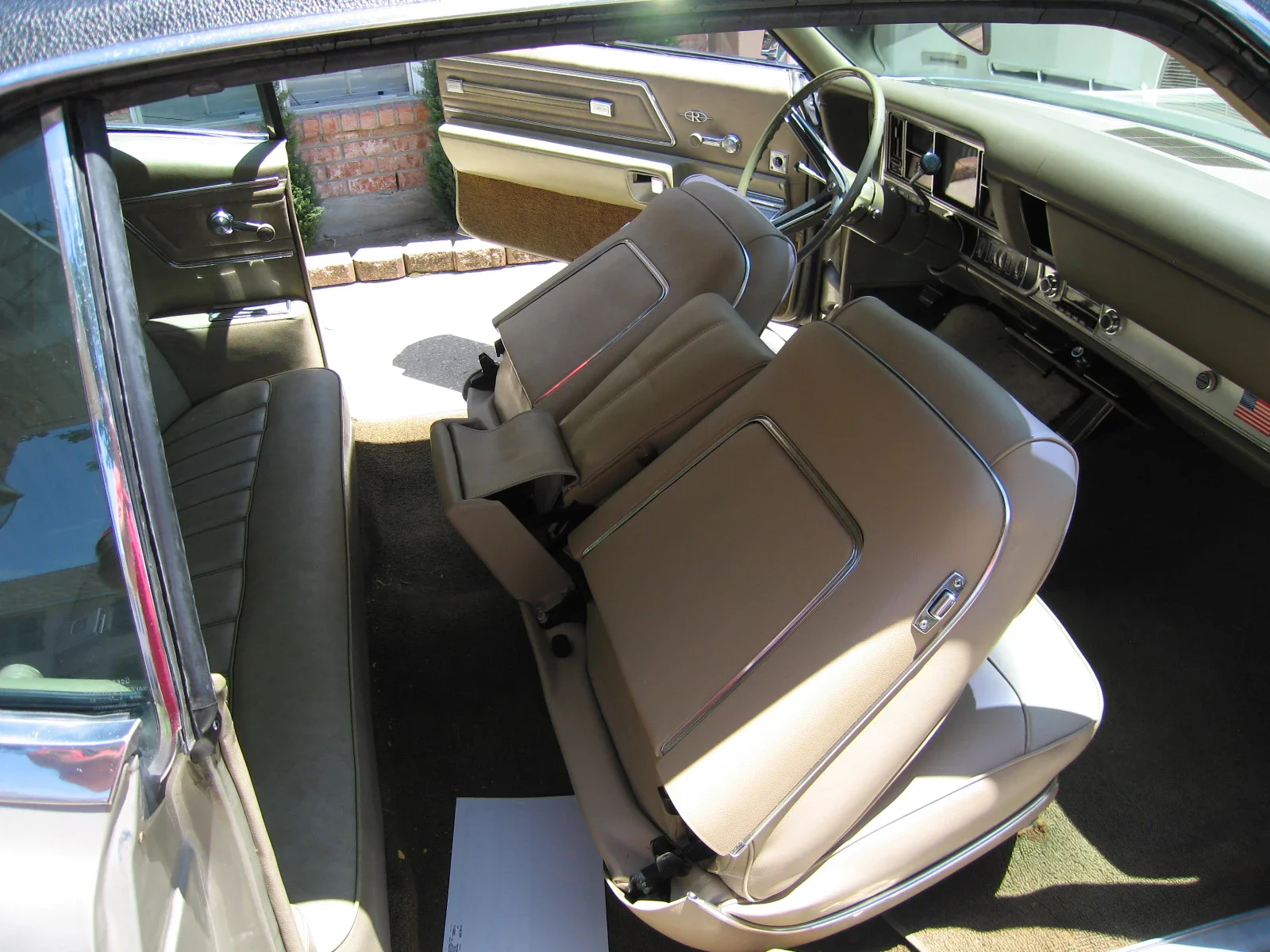Buick-Riviera-coupe-1968-Tan-Tan-2