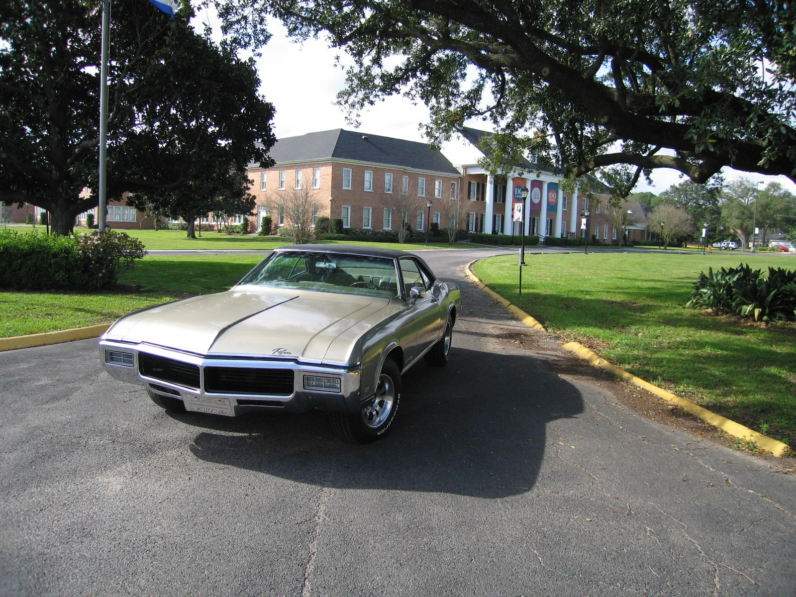 Buick-Riviera-coupe-1968-Tan-Tan-5