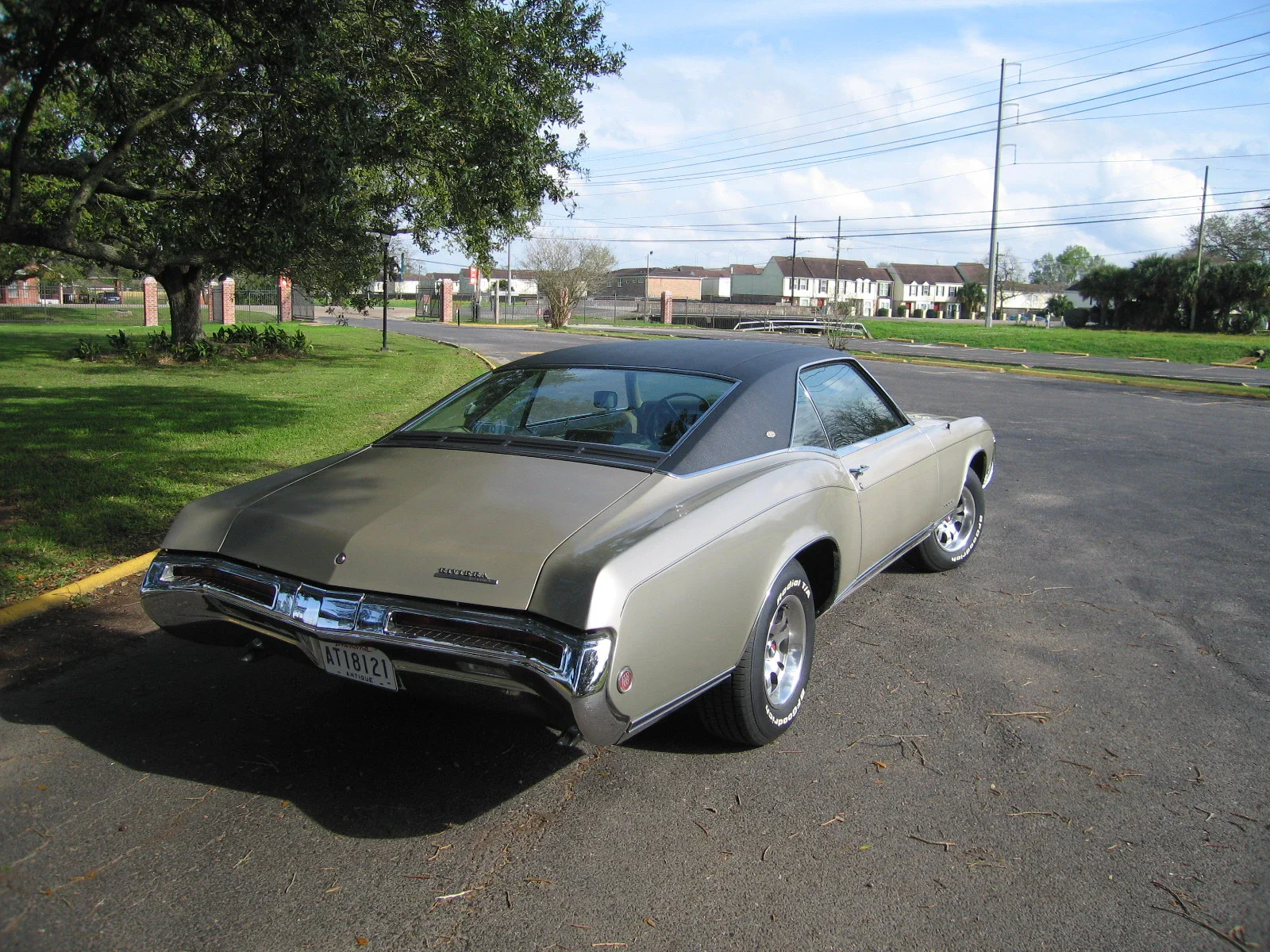 Buick-Riviera-coupe-1968-Tan-Tan-7
