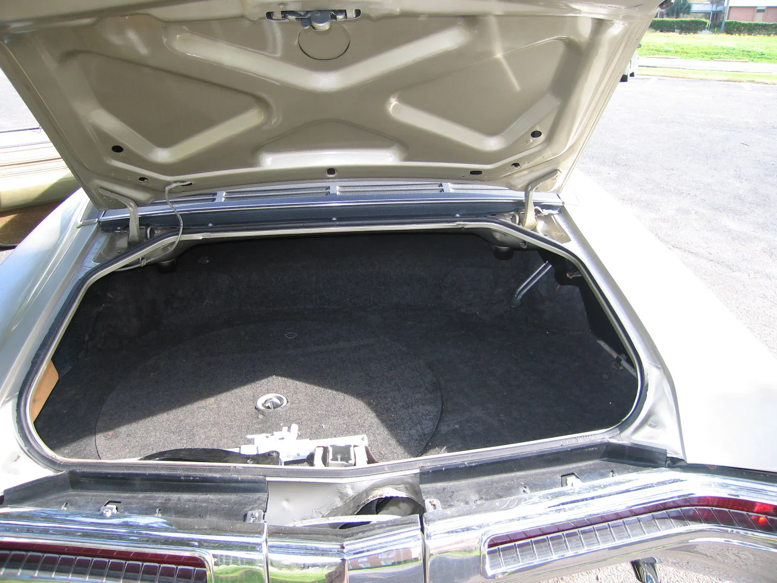 Buick-Riviera-coupe-1968-Tan-Tan-8