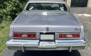 Buick-Riviera-coupe-1981-Gray-Gray-1