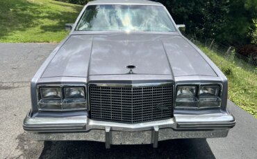 Buick-Riviera-coupe-1981-Gray-Gray-2