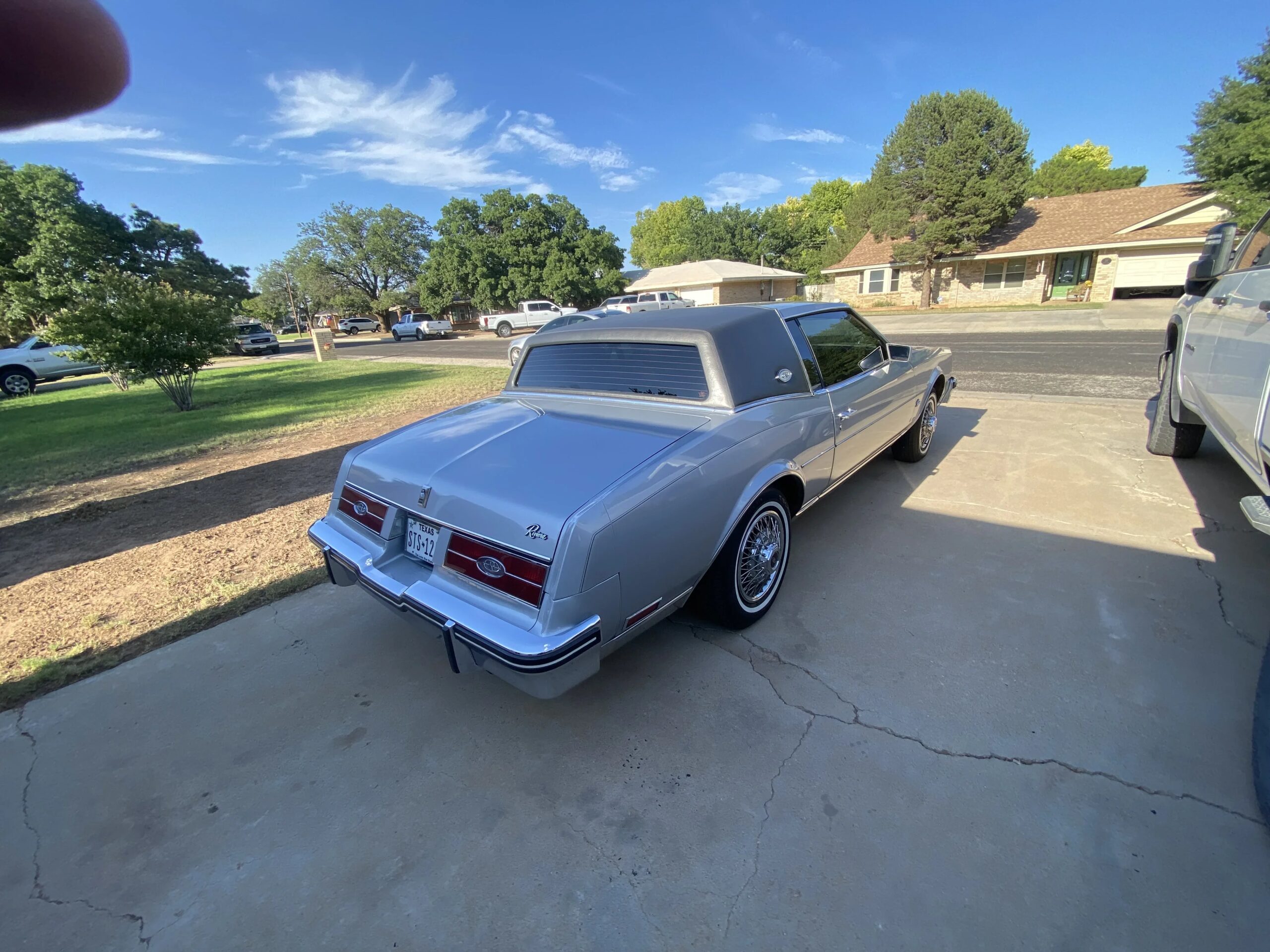 Buick-Riviera-coupe-1985-Gray-Custom-4
