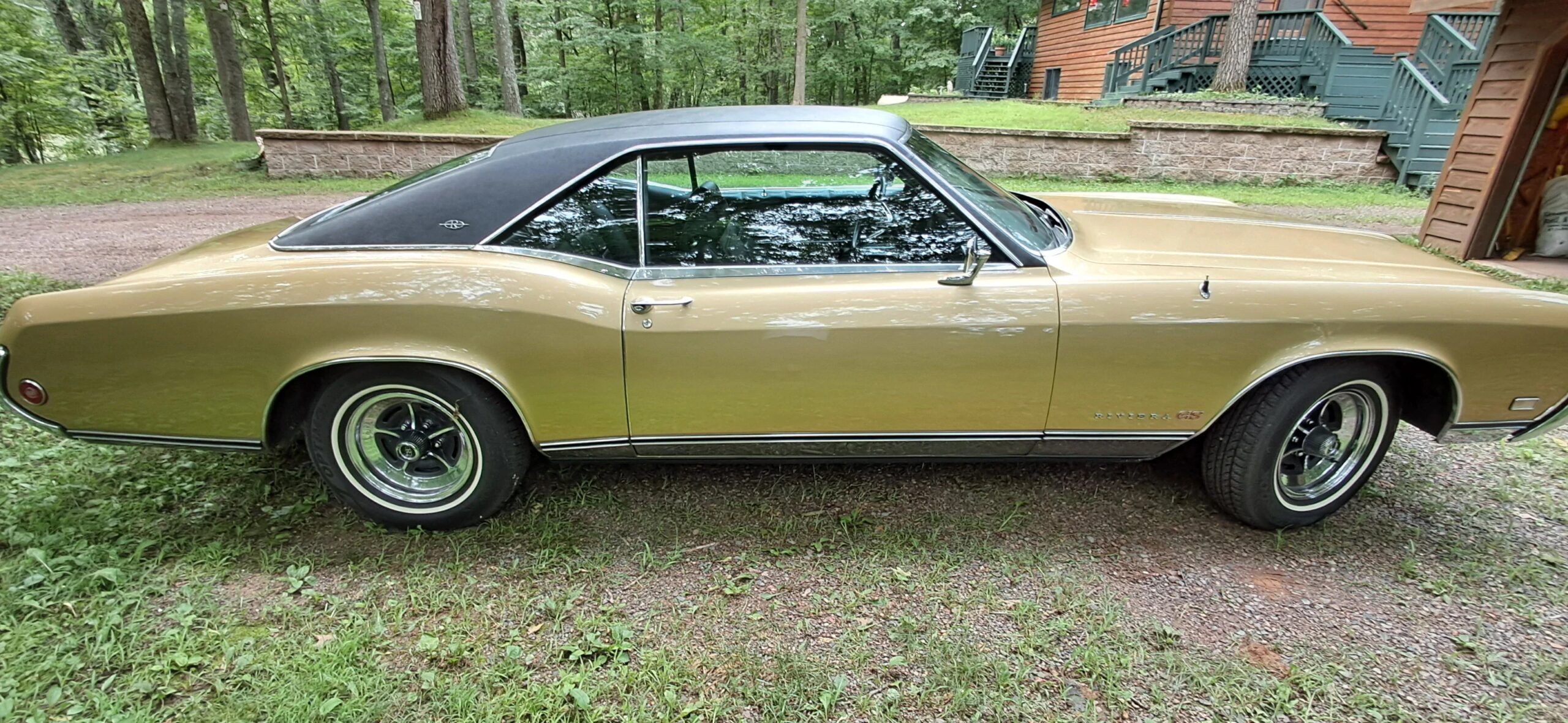 Buick-Riviera-gran-sport-1969-Gold-Black-3