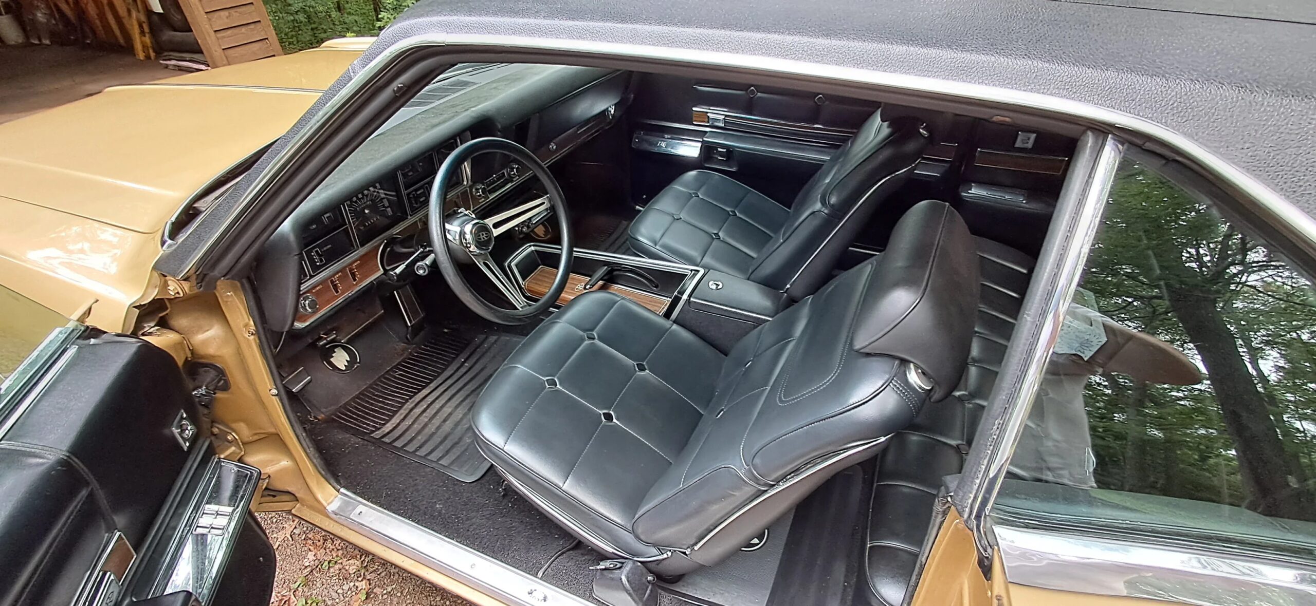 Buick-Riviera-gran-sport-1969-Gold-Black-5