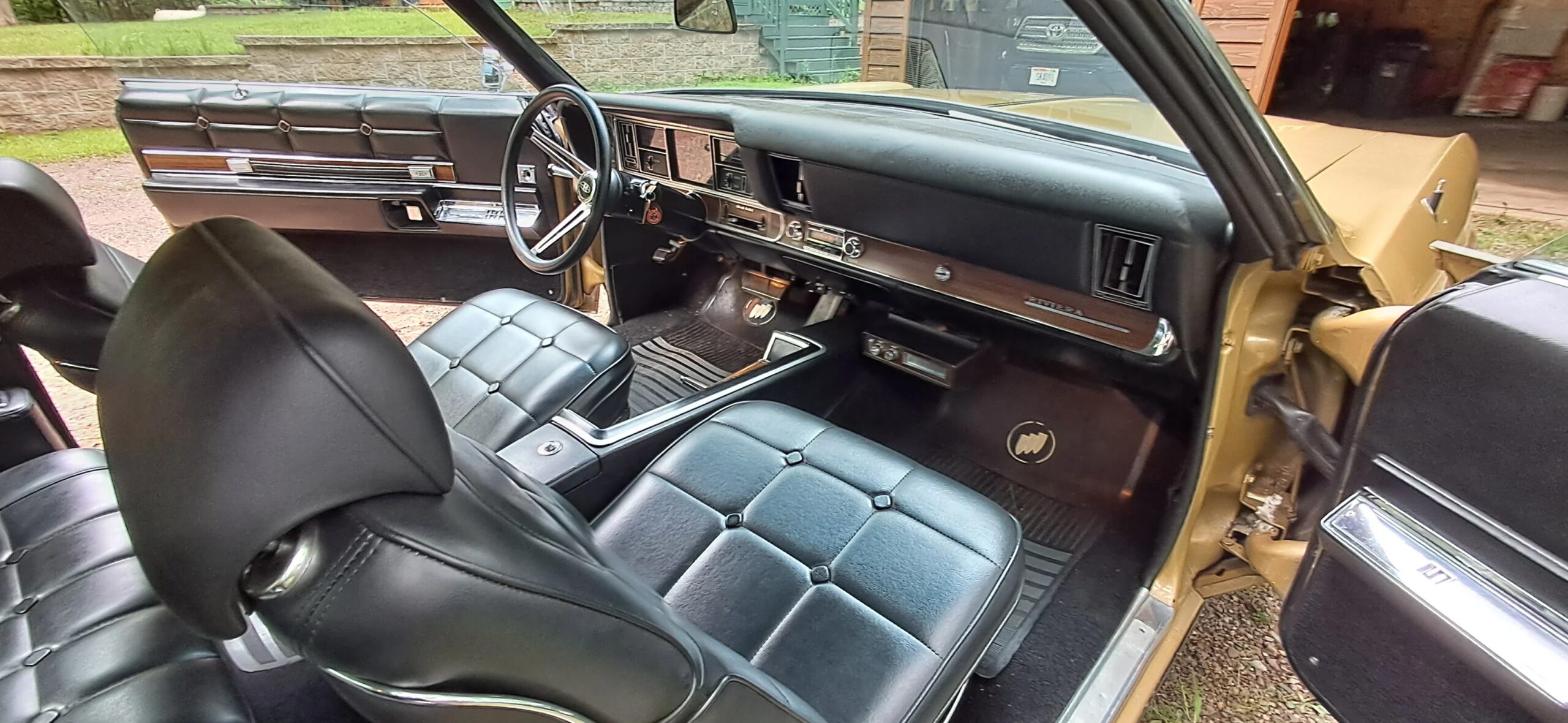 Buick-Riviera-gran-sport-1969-Gold-Black-6