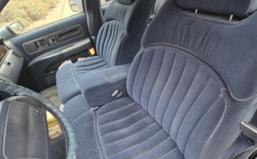 Buick-Roadmaster-1993-12