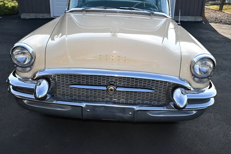 Buick-Roadmaster-sedan-1955-Tan-Green-1