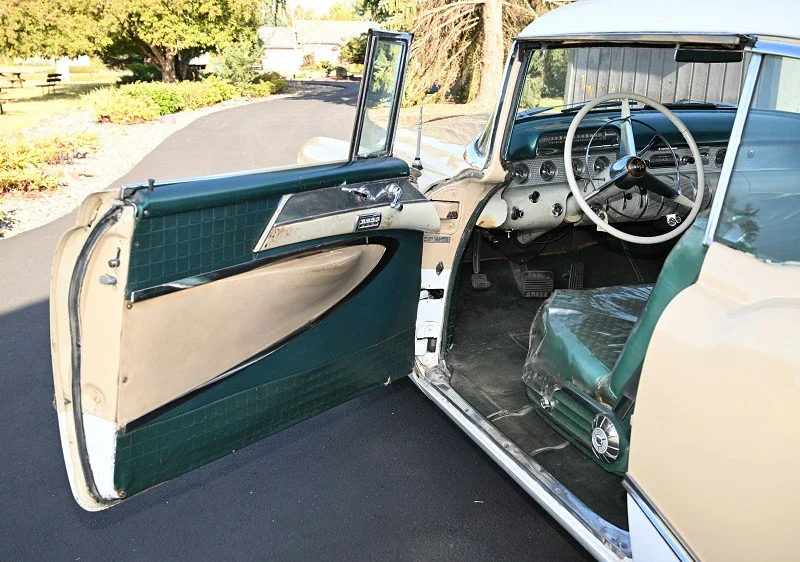 Buick-Roadmaster-sedan-1955-Tan-Green-11