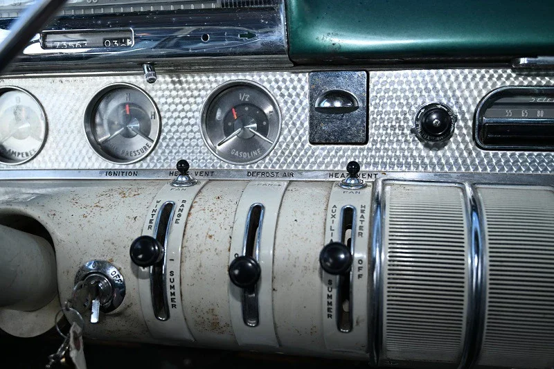 Buick-Roadmaster-sedan-1955-Tan-Green-12