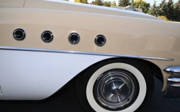 Buick-Roadmaster-sedan-1955-Tan-Green-24