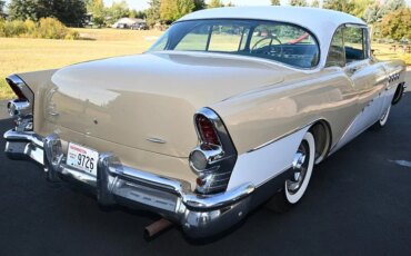 Buick-Roadmaster-sedan-1955-Tan-Green-25