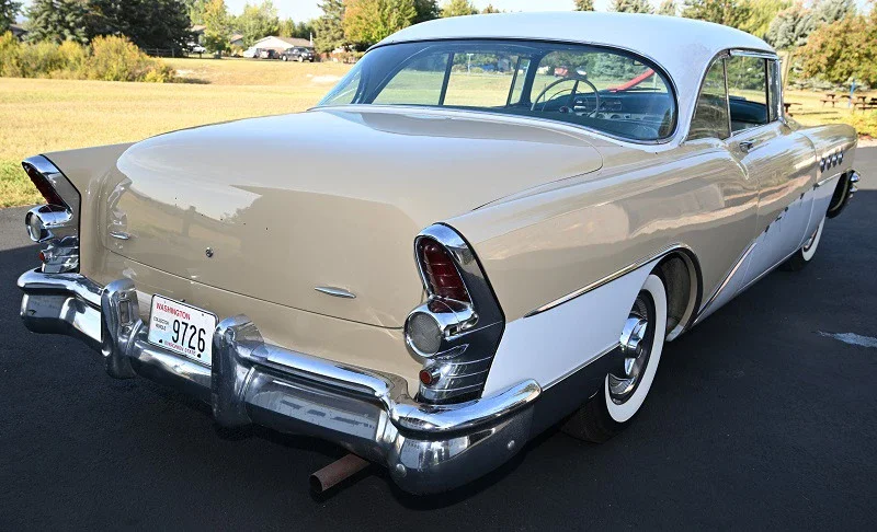 Buick-Roadmaster-sedan-1955-Tan-Green-25
