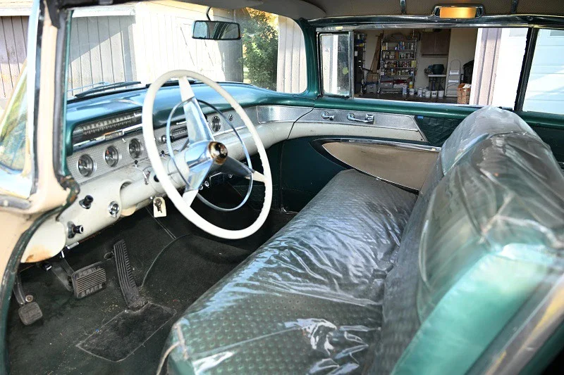 Buick-Roadmaster-sedan-1955-Tan-Green-28
