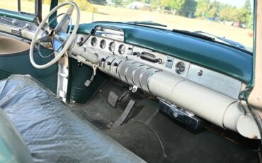 Buick-Roadmaster-sedan-1955-Tan-Green-29