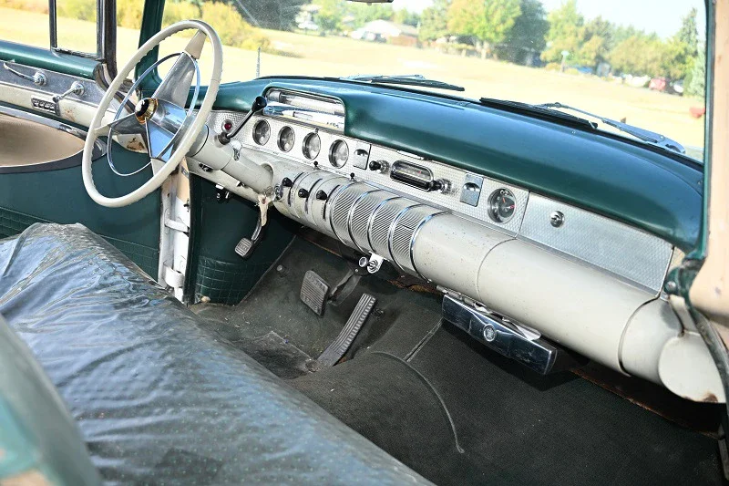 Buick-Roadmaster-sedan-1955-Tan-Green-29