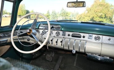 Buick-Roadmaster-sedan-1955-Tan-Green-30
