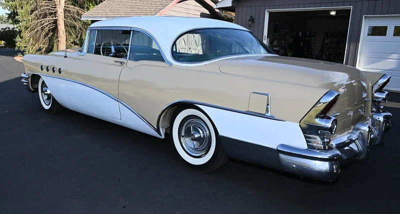 Buick-Roadmaster-sedan-1955-Tan-Green