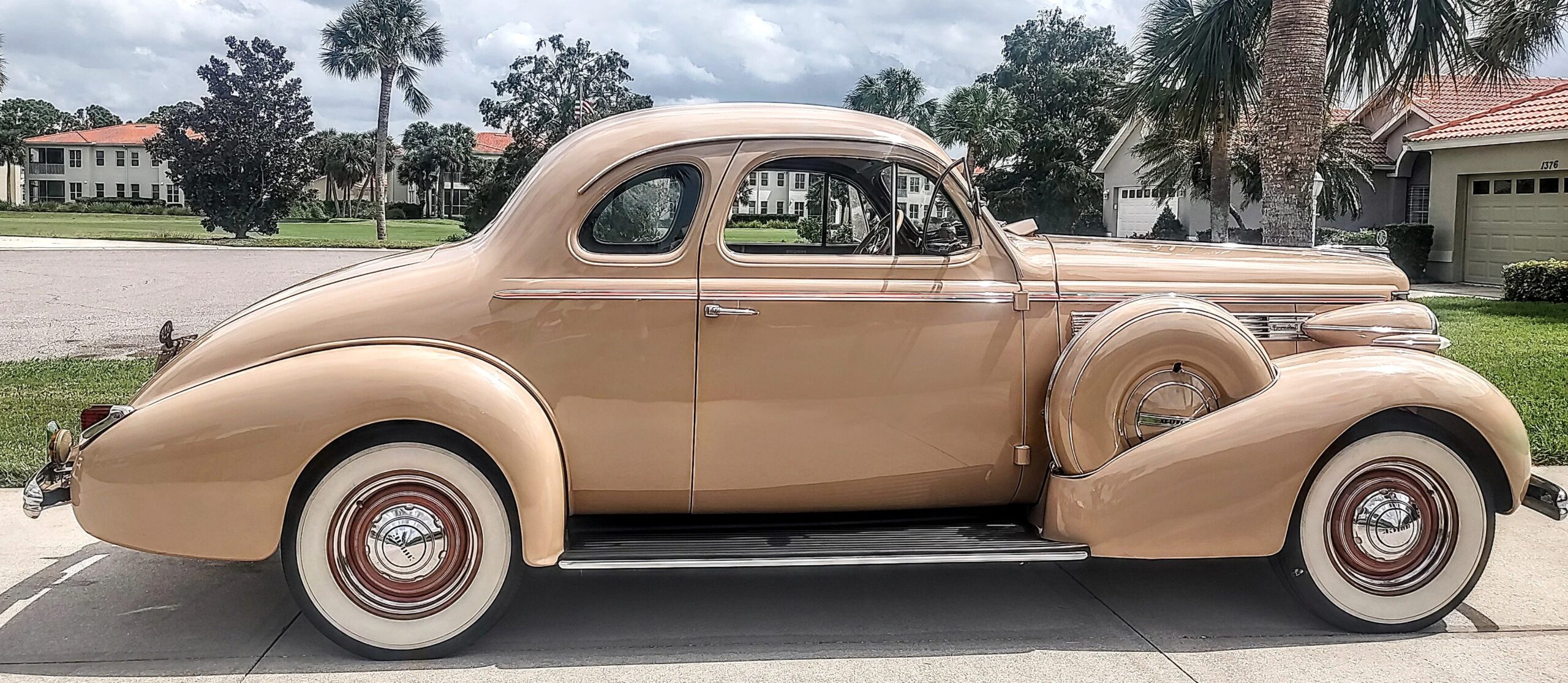 Buick-Series-40-1938-Beige-Beige-1