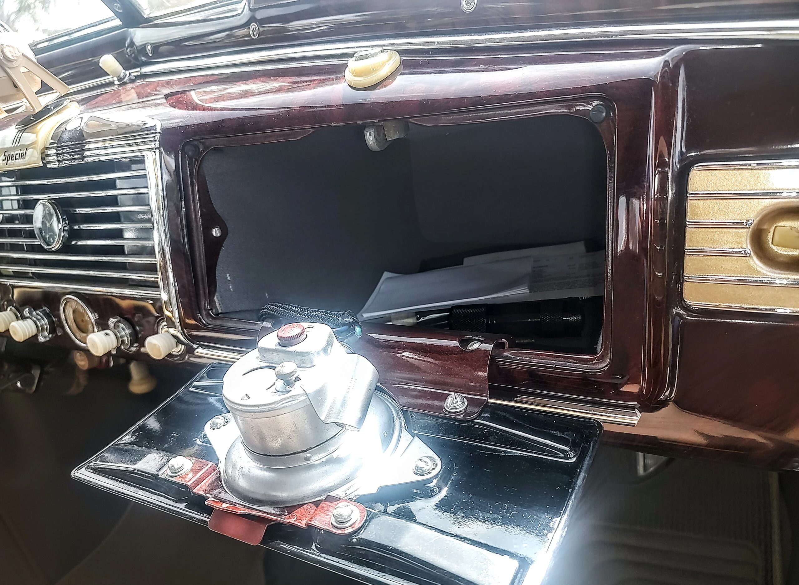 Buick-Series-40-1938-Beige-Beige-29
