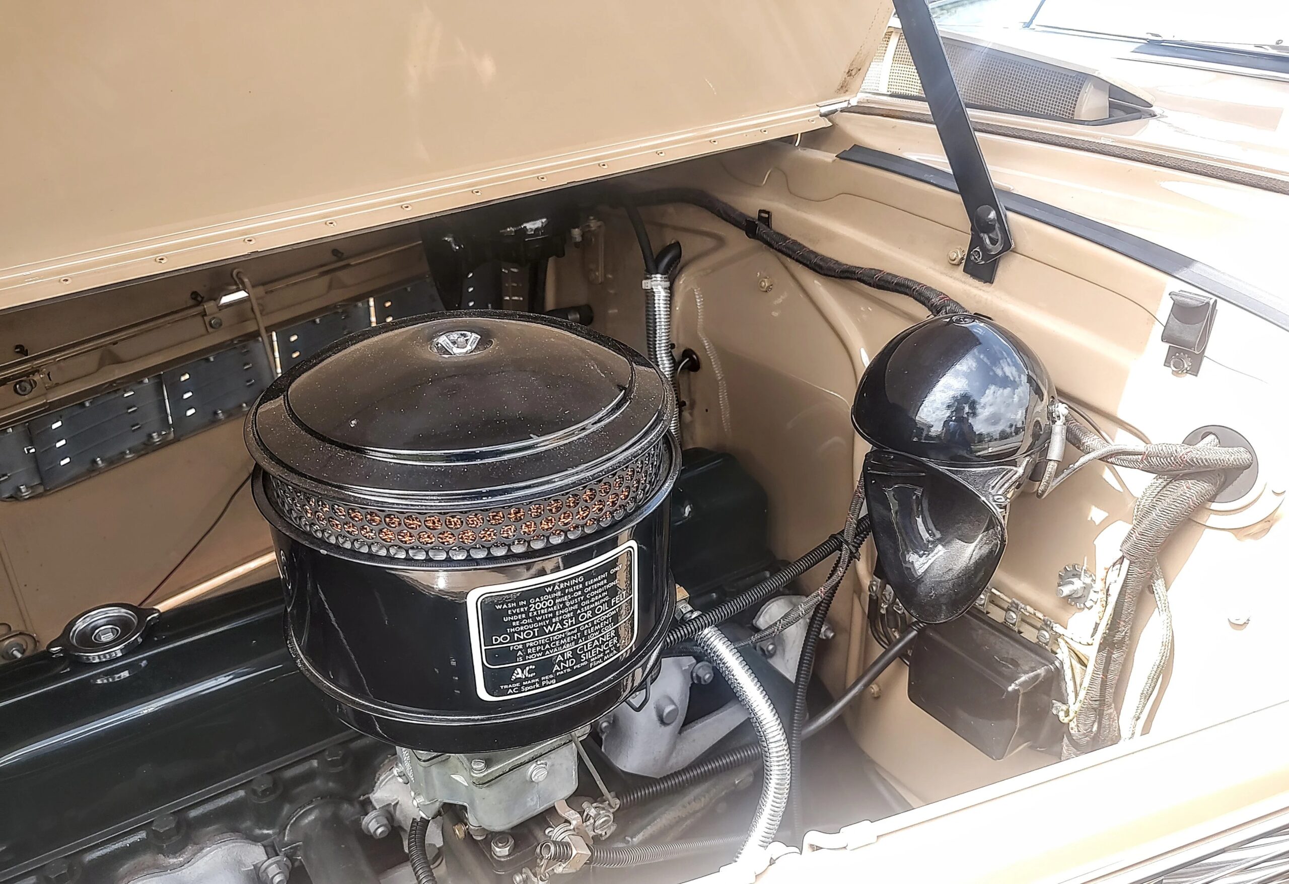 Buick-Series-40-1938-Beige-Beige-3