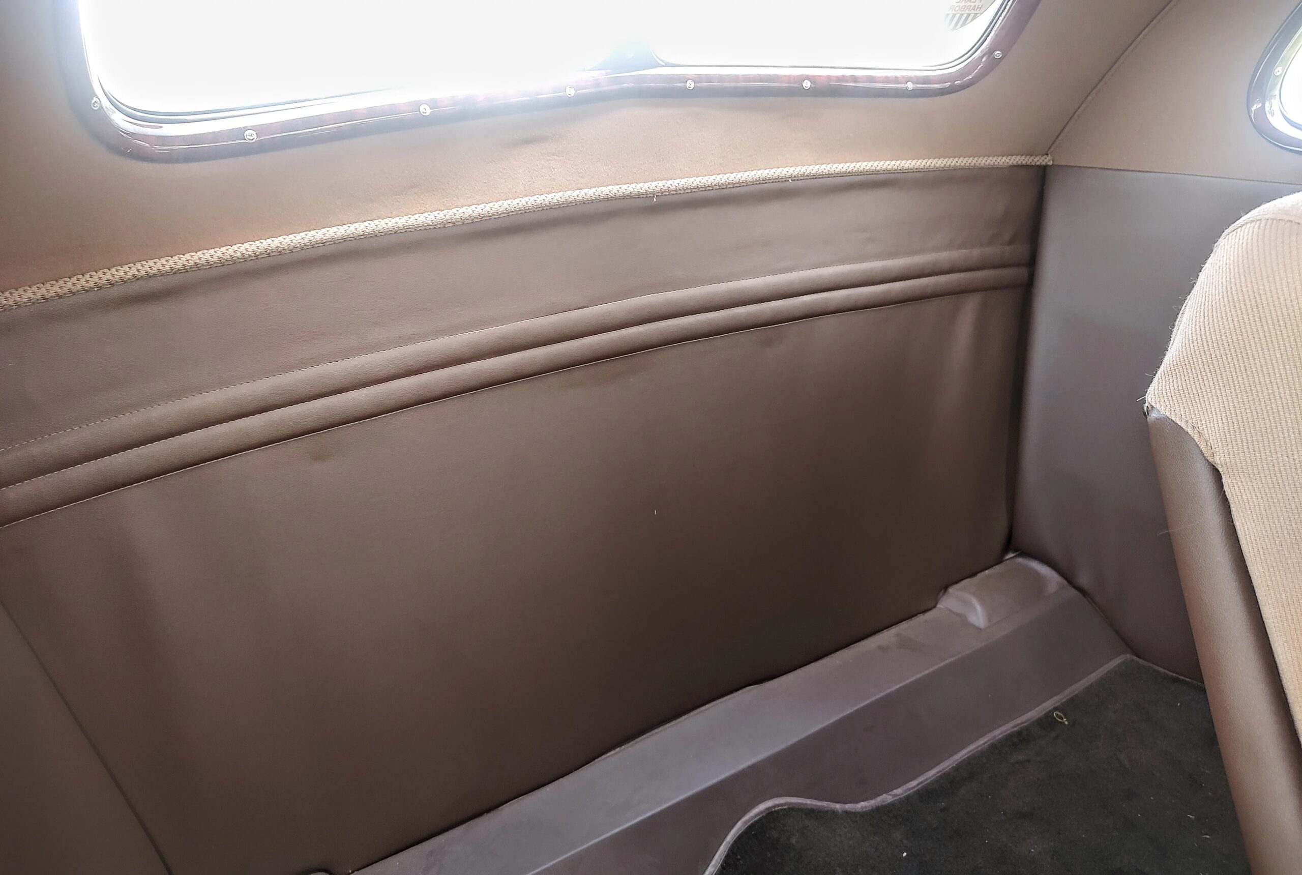 Buick-Series-40-1938-Beige-Beige-33